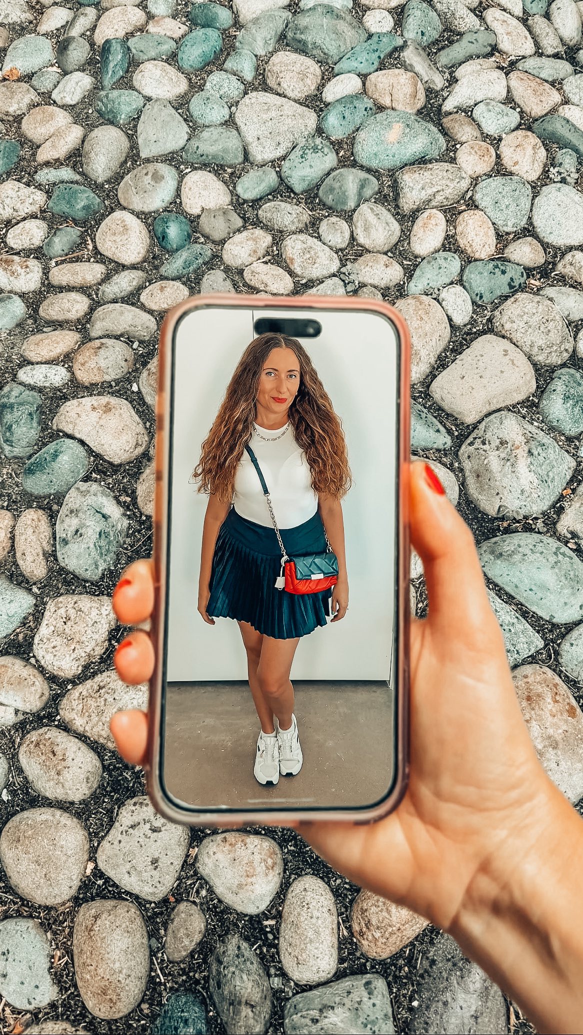 Instagram post by @travelwithherstyle for Underoutfit. Caption reads: [...] 🤗👙

Wearing my favorites from....