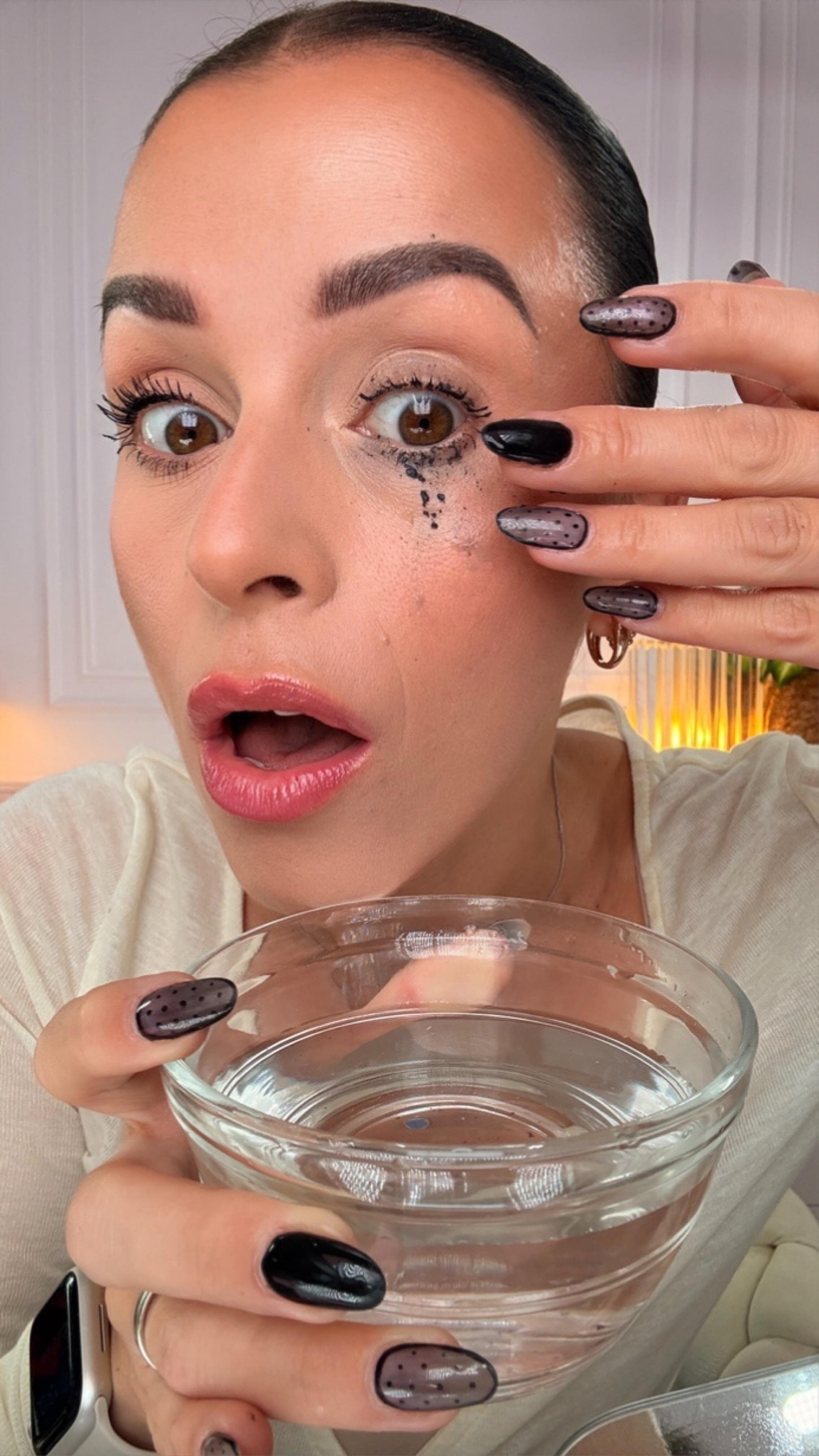 Instagram post by @zmalowana_official for Max Factor. Caption reads: Koniec podrażnień wywołanych różnymi preparatami....