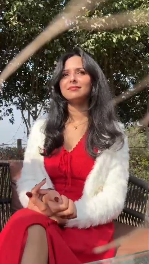 Instagram post by @ganga_queen25 for Croma. Caption reads: [...] of who you’ve become ❤️🔥 #Shades OfV70....