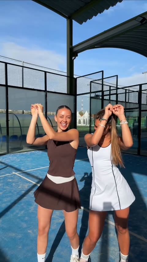 Instagram post by @celiagimeeno for OYSHO. Caption reads: Oysho girls 💖 @oysho_community @oysho #gift.