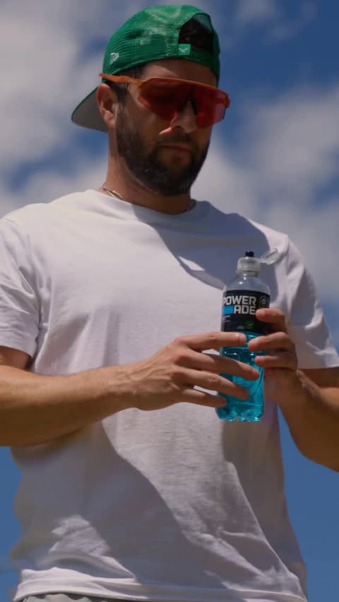 Instagram post by @parnygram for POWERADE. Caption reads: [...] Pause. #PauseisPower #RespectThePause....