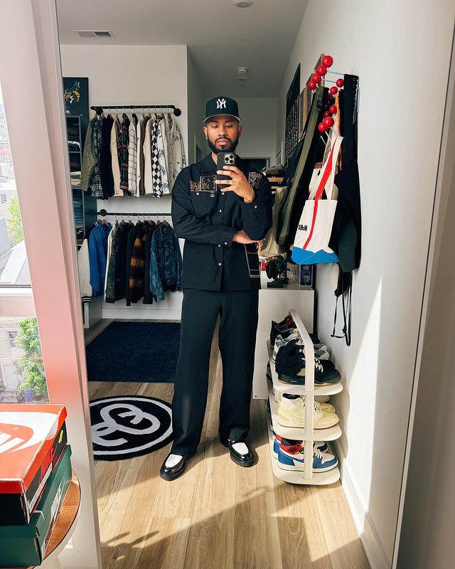 Instagram post by @steelojeem for Otterbox. Caption reads: Fit’s of the day w/ @otterbox rocking the new....