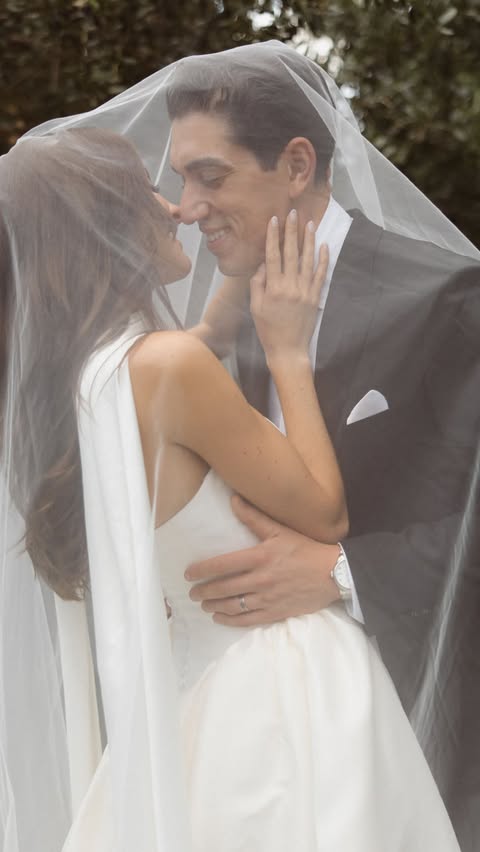 Instagram post by @nikkilynnbrown_ for Minted. Caption reads: [...] for 20% off gifts & stationery at @minted ✨....