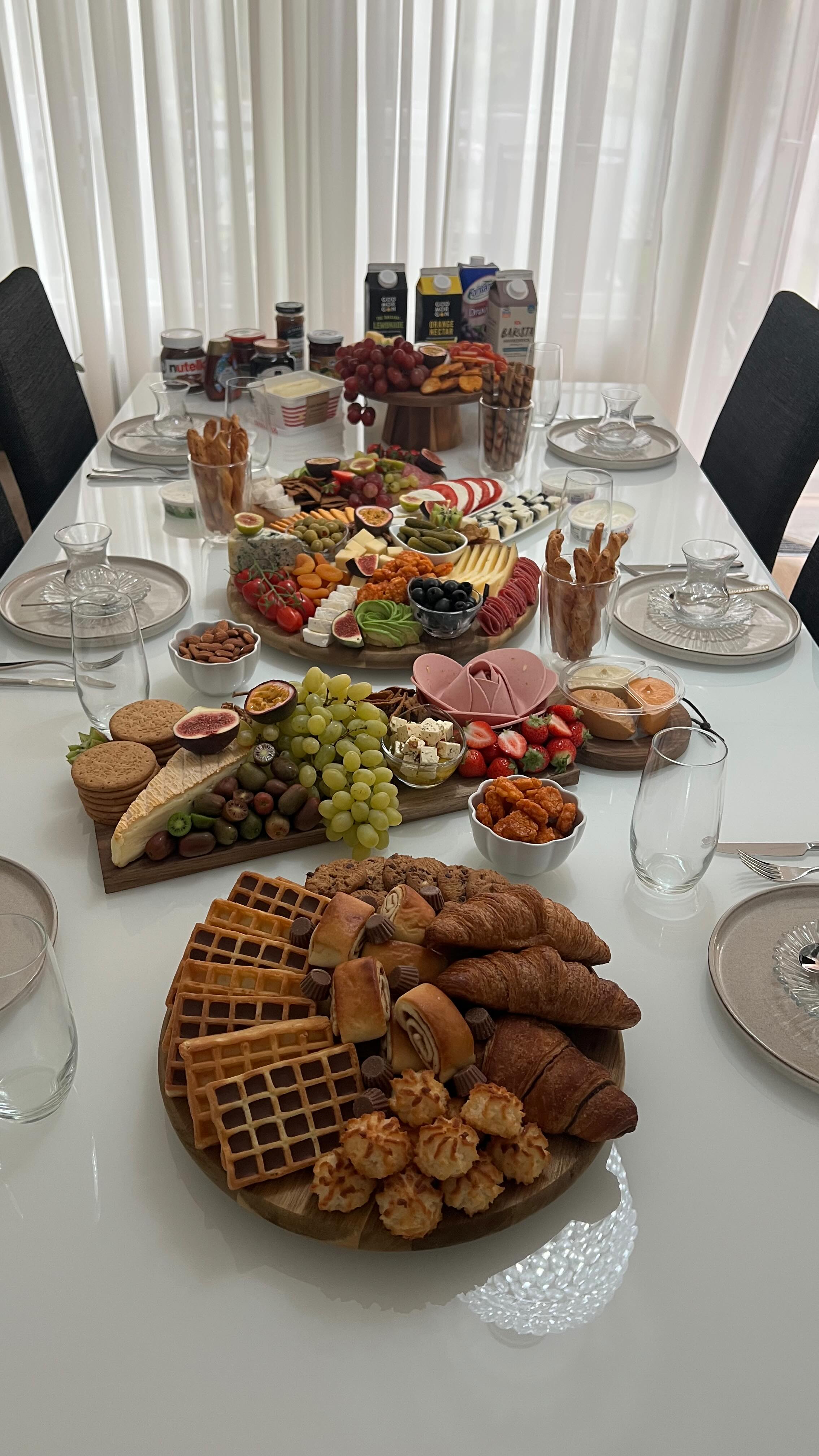 Instagram post by @zahraa_lifestyle8 for Smakbox. Caption reads: Brunch med de bästa kollegorna 
Hemma hos mig,....