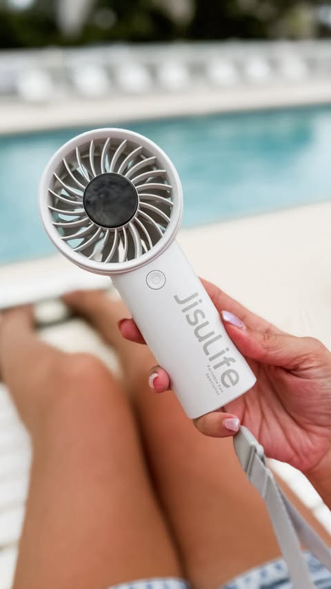 Instagram post by @gabby.bracey for JisuLife. Caption reads: The @jisulife.official Handheld Fan Life4 from....