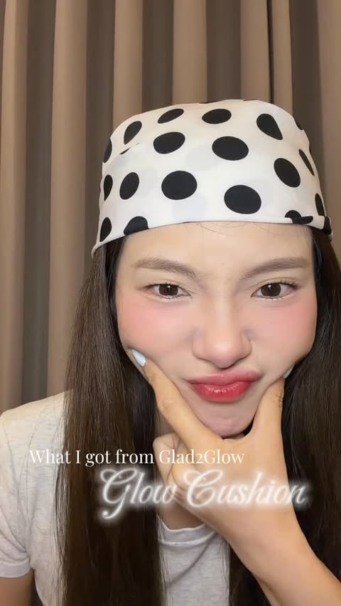 Instagram post by @bbbambiie for Glad2Glow Thai. Caption reads: Everyday look with #Glad2glow cushion✨.