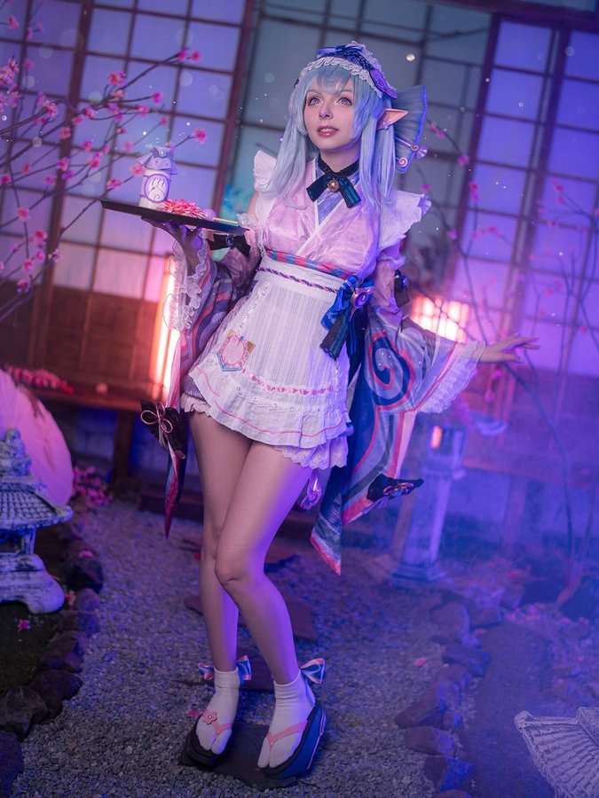 Instagram post by @midzukaya_cos for Uwowo Cosplay. Caption reads: "Dreams are some of the most precious things a....