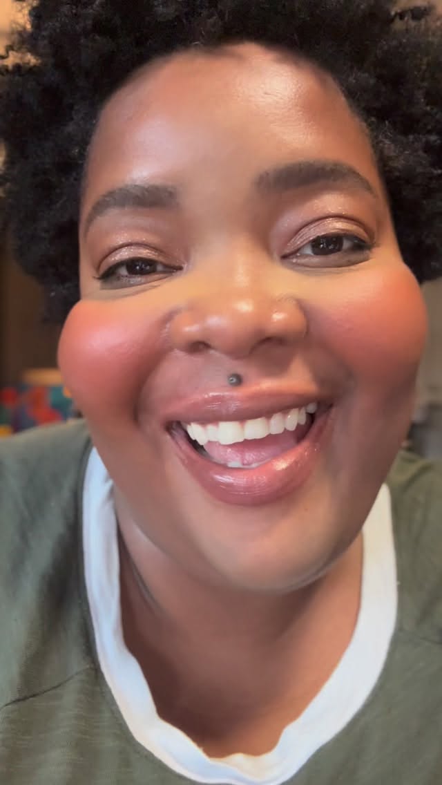 Instagram post by @stefannniee for Kilwins. Caption reads: #ad

It’s autumn and it’s time for some decadent....