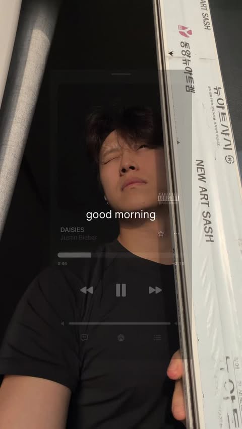 Instagram post by @ekyooooooom for Apple Music. Caption reads: [...] music in every moment right? #애플뮤직....