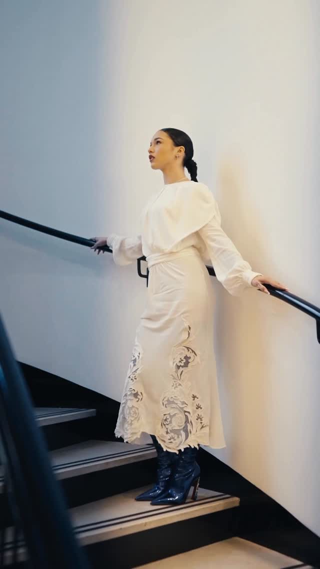 Instagram post by @mariaespositoreal for Syoss. Caption reads: Red carpet get ready con @syoss by palette🤍
#adv....