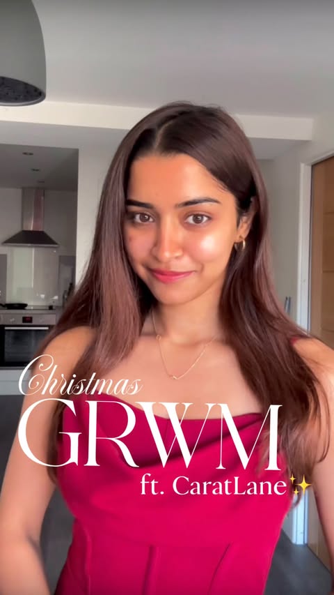 Instagram post by @vedanti.shinde for CaratLane. Caption reads: [...] together. This delicate necklace from....