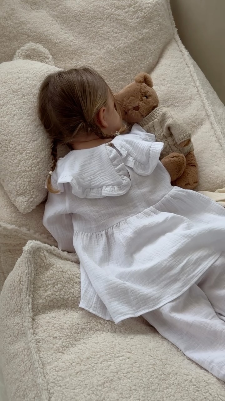 Instagram post by @eleviniak for Wigiwama. Caption reads: 🤍🤍🤍

 

 

 

@wigiwama #Wigiwama #WigiFamily....