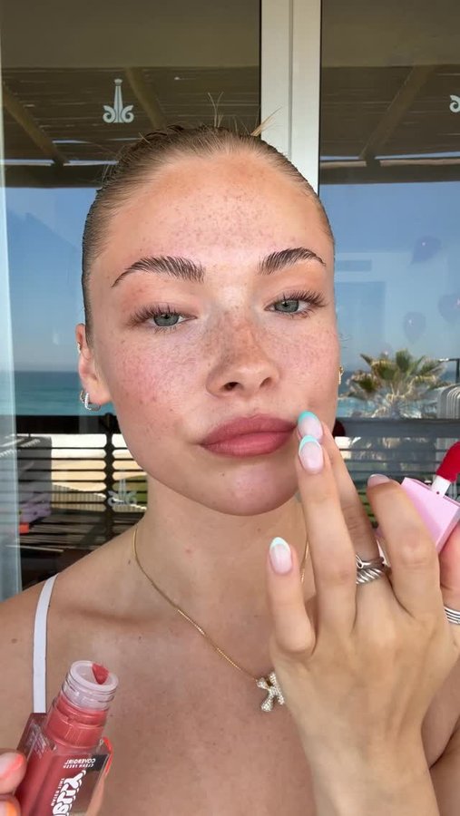 Instagram post by @kayla.ryan1 for COVERGIRL. Caption reads: [...] 🌺🐠🏖️ products used:
 @covergirl outlast....