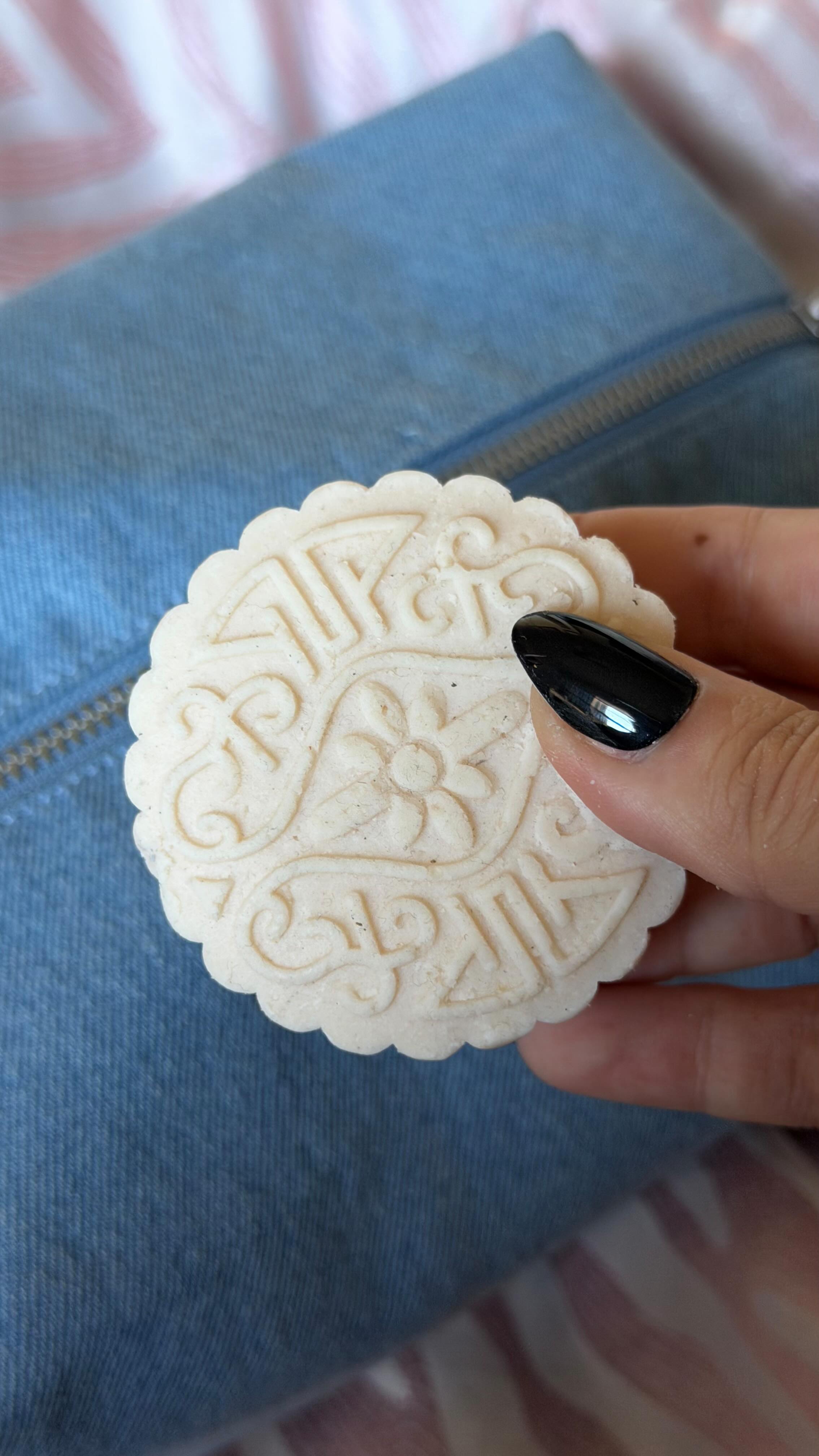 Instagram post by @alyonkashe for VIORI. Caption reads: [...] haircare, I choose to travel with my....