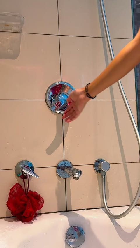 Instagram post by @iamaseyat for Amazon AE. Caption reads: Sponsor of my freshly-washed hair today?....