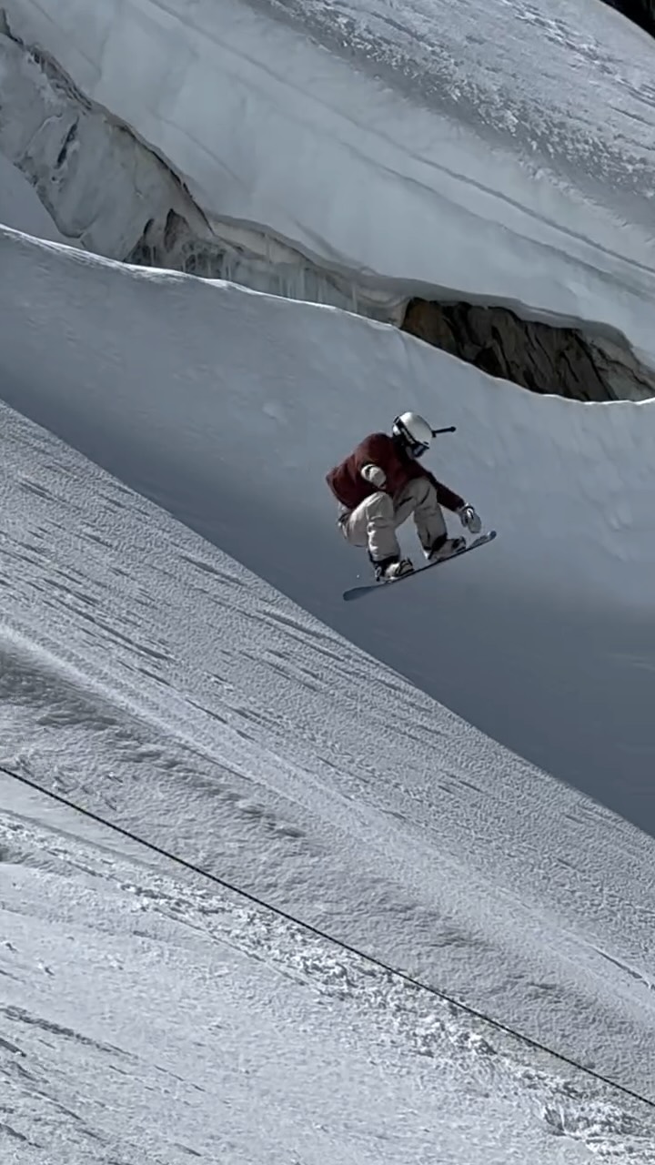 Instagram post by @rash_snow for Siroko. Caption reads: Some fun laps in August 🧊.