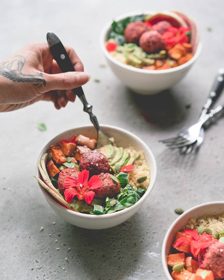 Instagram post by @odilejp for THRIVE Magazine. Caption reads: Are you all about #mealprep when it comes to....