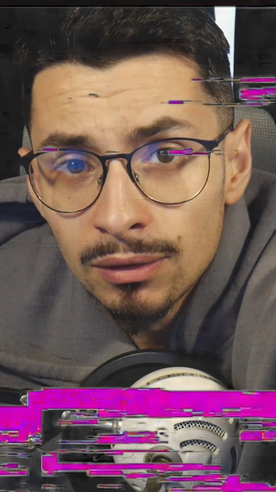 Instagram post by @zappy_tv for eMAG. Caption reads: Cum fac cumpărături smart cu EMAG atunci când....