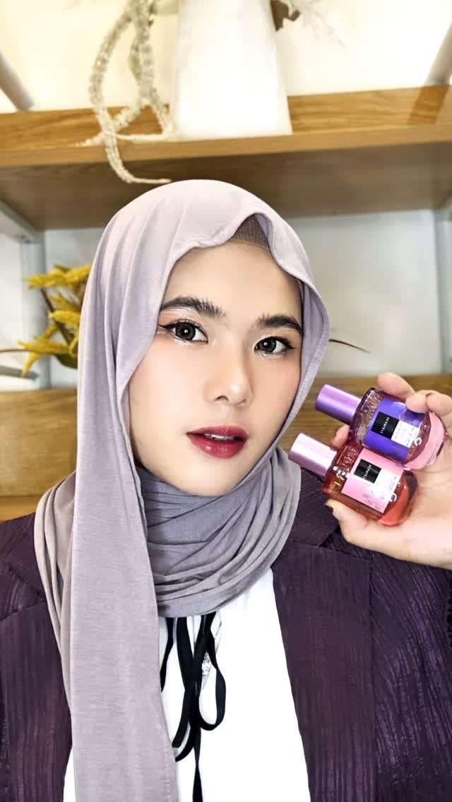 Instagram post by @ullyoctav for Scarlett Whitening. Caption reads: -
Selalu happy dalam setiap setiap activity....