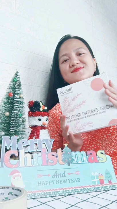 Instagram post by @mommyjoana_rph for Ellana Cosmetics Official. Caption reads: Nakapagchristmas shopping na ba ang lahat? if di....