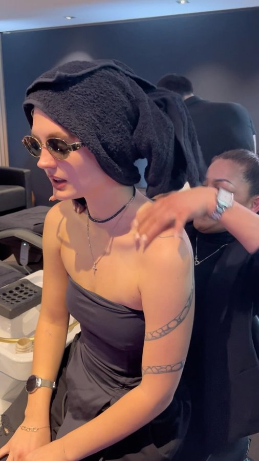 Instagram post by @missgeorgiacavallo for Syoss. Caption reads: Anzeige | MIR GEHTS IMMER NOCH GUT, danke @syoss....