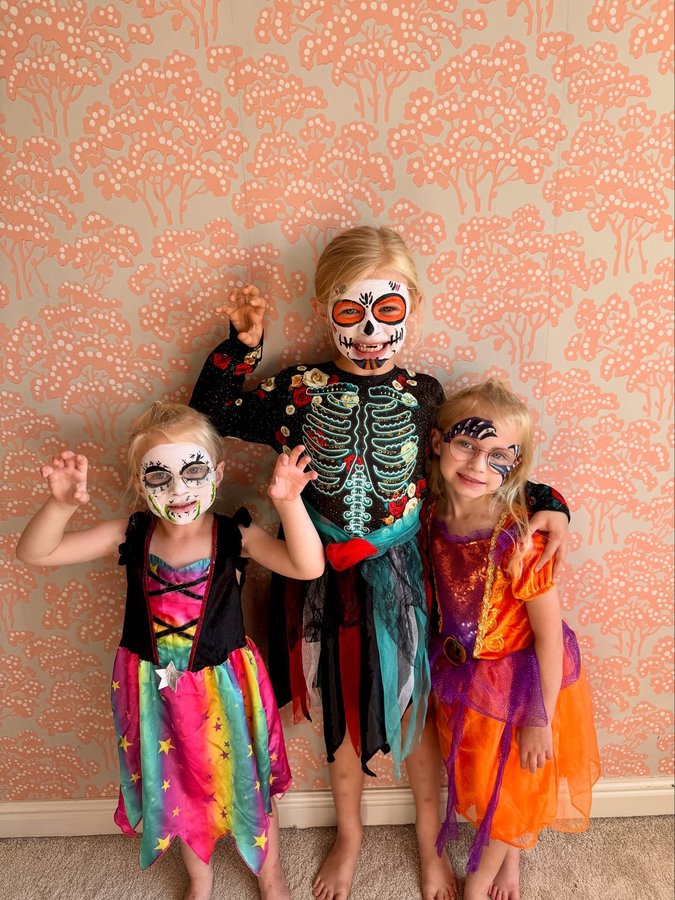 Instagram post by @girl_twin_mum_plus_one for Snazaroo. Caption reads: [...] AD 🎃@snazarookids kits are so much fun and....