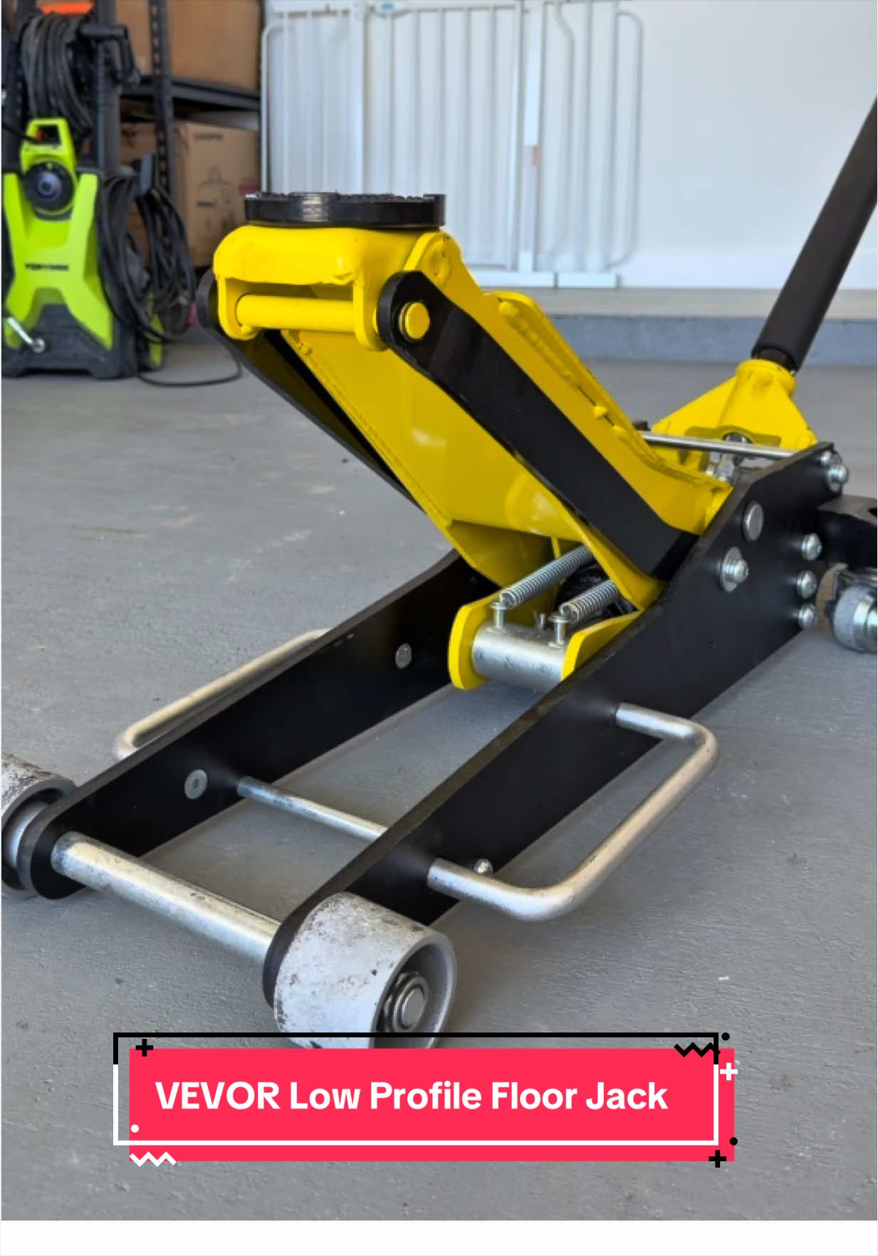 TikTok post by @yeldrim_yerson for VEVOR. Caption reads: Respuesta a @GELITRE VEVOR Low Profile Floor Jack....