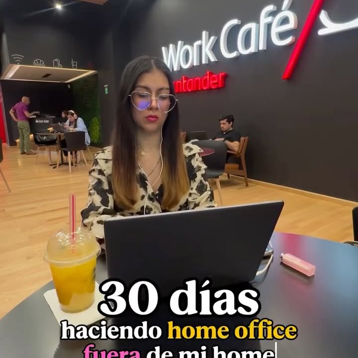 Instagram post by @nirvanaluna for Santander. Caption reads: [...] home office fuera de mi home 🏡

📍 Work....