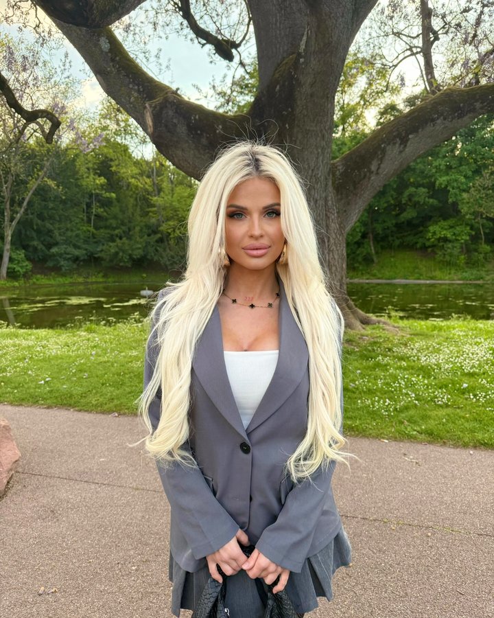 Instagram post by @dora.ivana_ for Elegance-Hair. Caption reads: [...] The Best Tape- in Extensions from....