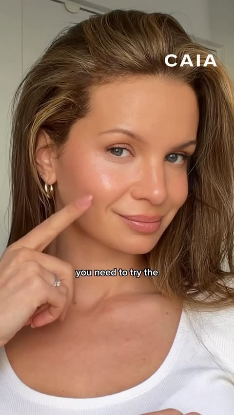 Instagram post by @carolinabenitamakeup for CAIA Cosmetics. Caption reads: [...] yours before it sells out again🤍....