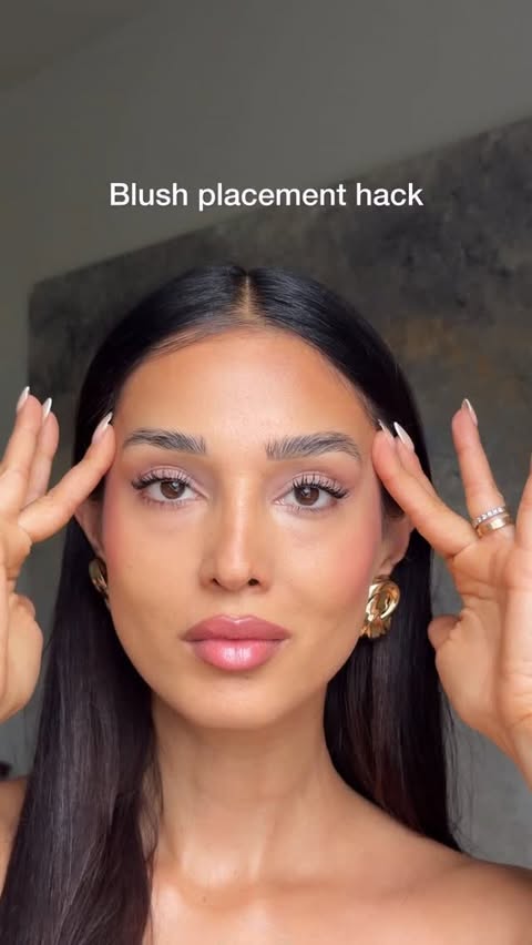 Instagram post by @samira.sfiii for MERIT. Caption reads: Anzeige/ Blush placement hack w/ @merit lifted vs....
