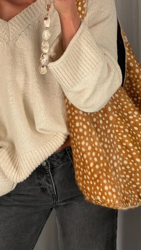 Instagram post by @caitlynlapp for Latico Leathers. Caption reads: [...] outfit !! the Lindsey tote bag from....