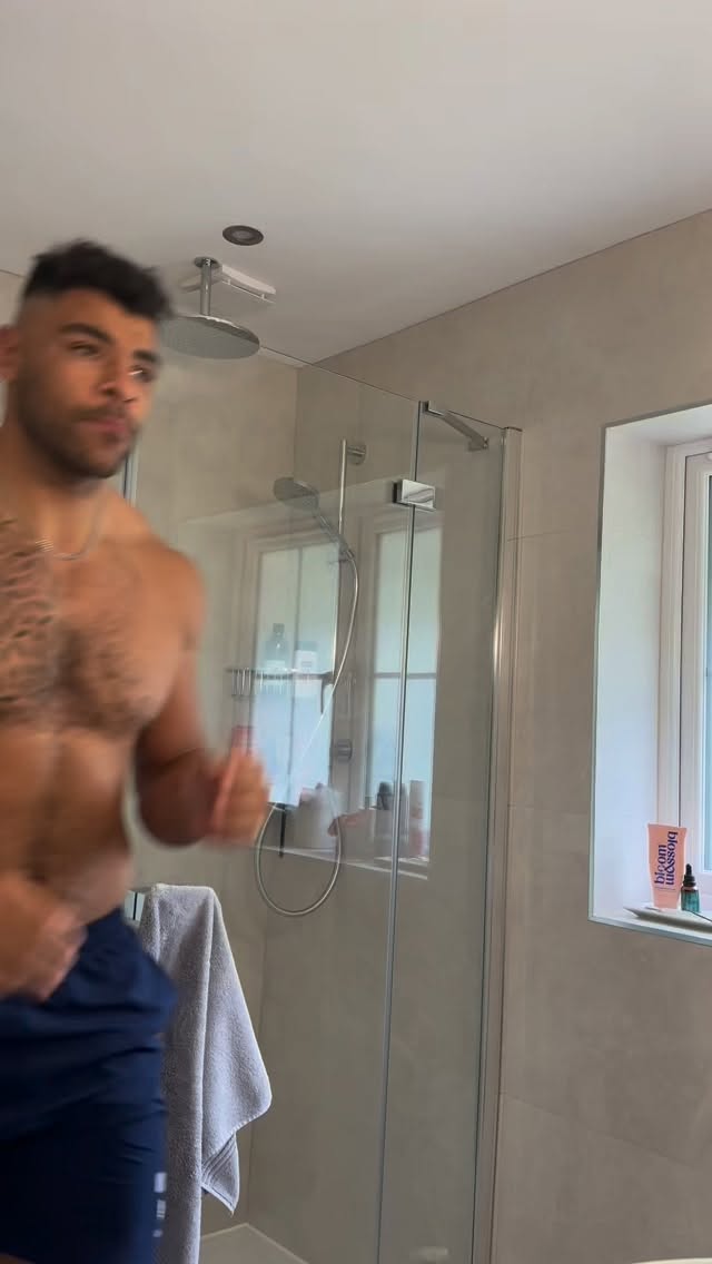 Instagram post by @taylor_lawrence1 for Quaker Oats. Caption reads: Come and spend the morning with me as a @teamgb....