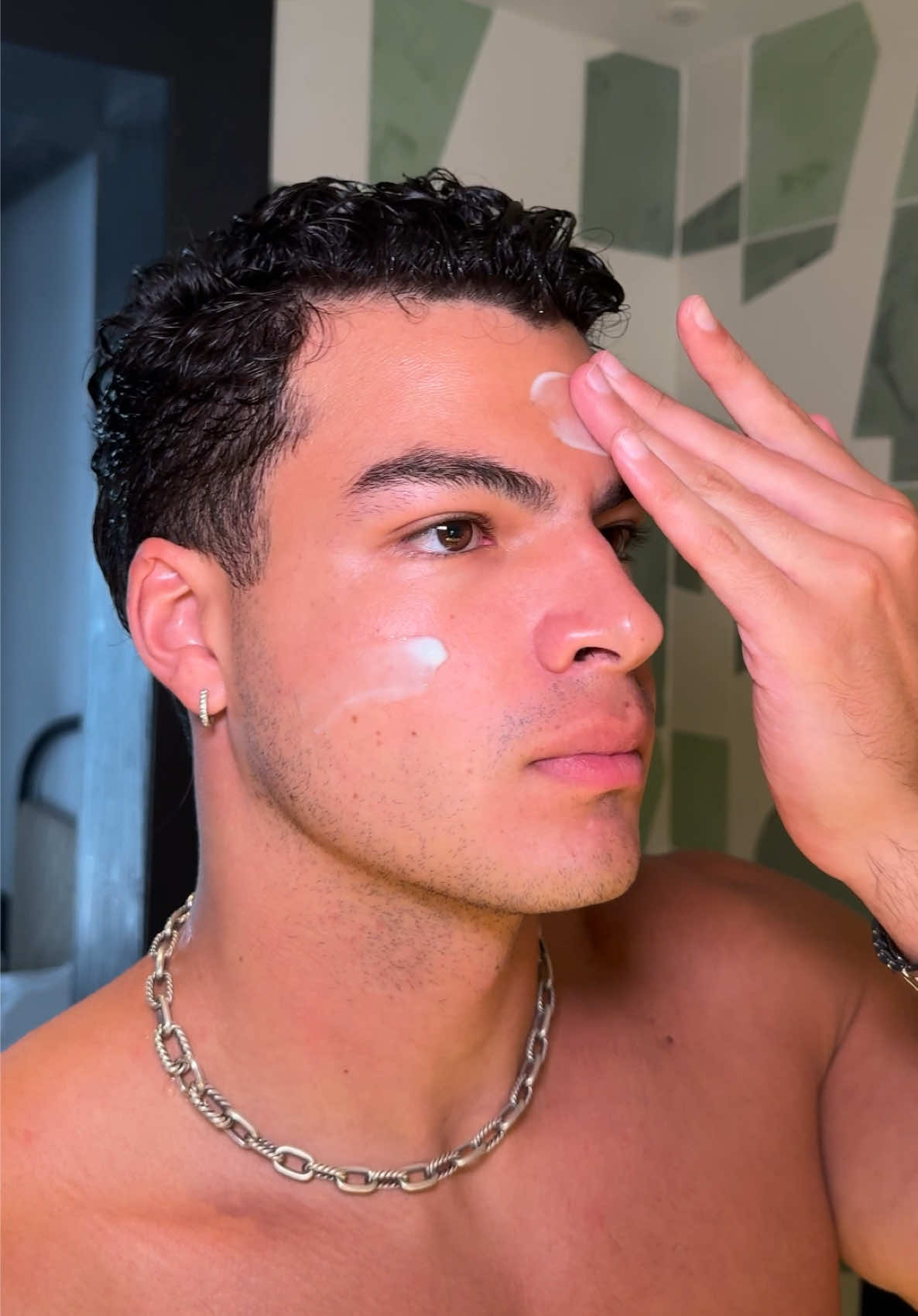 TikTok post by @lonniehammons for Kiehl's. Caption reads: My simple 2-step glowy summer skincare routine!!....