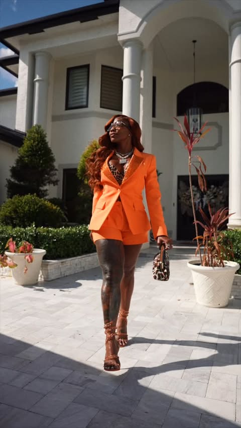 Instagram post by @coachstormy for Farmasi. Caption reads: [...]  and now she holds the best first month EVER....