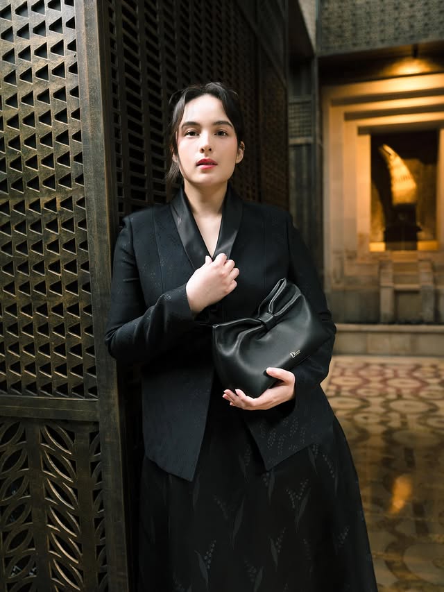 Instagram post by @chelseaislan for Dior. Caption reads: [...] girl era 🎀🩶

.

Effortlessly chic in @dior.