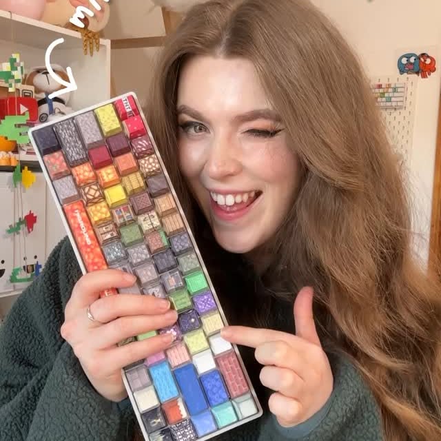 Instagram post by @celynhaf for Higround. Caption reads: I got sent a MINECRAFT keyboard!? ⛏️🐝 

#ad....