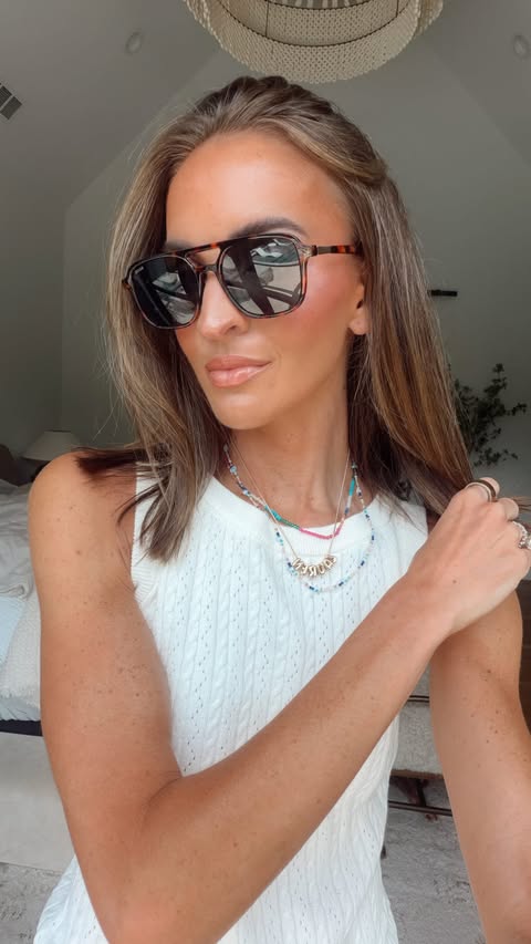 Instagram post by @laurenkaysims for SOJOS EYEWEAR. Caption reads: Comment SUNNIES and I’ll send you links to all 5!....