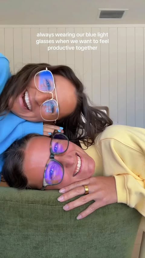 Instagram post by @hanna_noellee for Eyebuydirect. Caption reads: [...] I’m wearing the JAMIE frames! @eyebuydirect....
