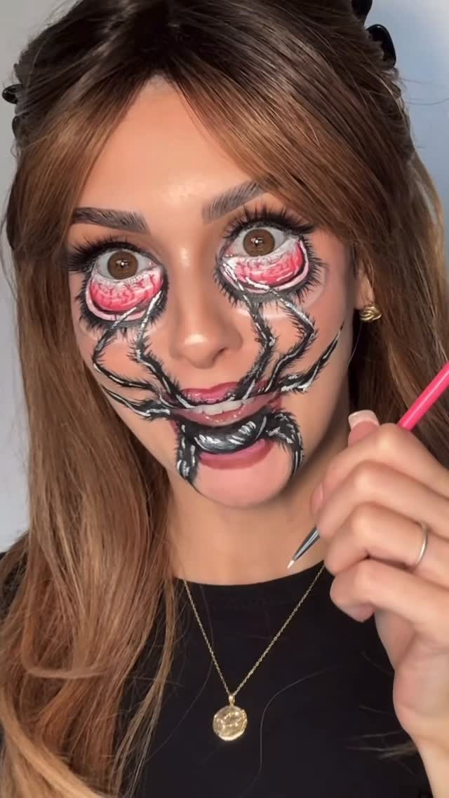 Instagram post by @makeupbyjessica_xo for Lilly Lashes. Caption reads: Gone completely out of my mind 🕷️🕷️🕷️
Inspo:....