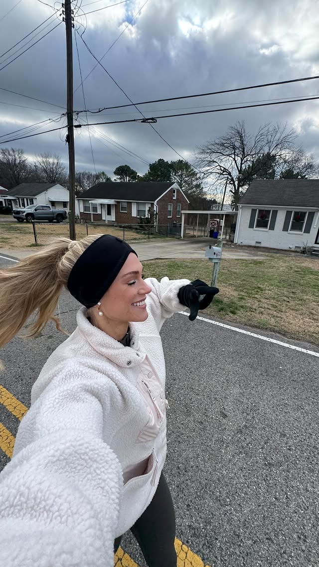 Instagram post by @domorewithlaur for Dream Recovery. Caption reads: recent morning routine 🫶 running in 30 degree....