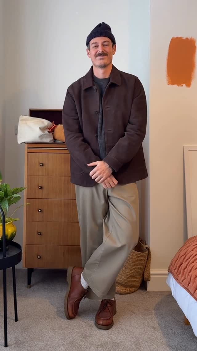 Instagram post by @wears_oli for UNIQLO. Caption reads: Getting dressed on a Thursday.

Featuring a....