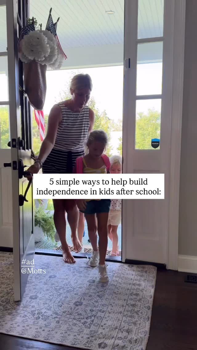 Instagram post by @happilyeverlcp for Mott's. Caption reads: #ad Something to make the crazy after school....