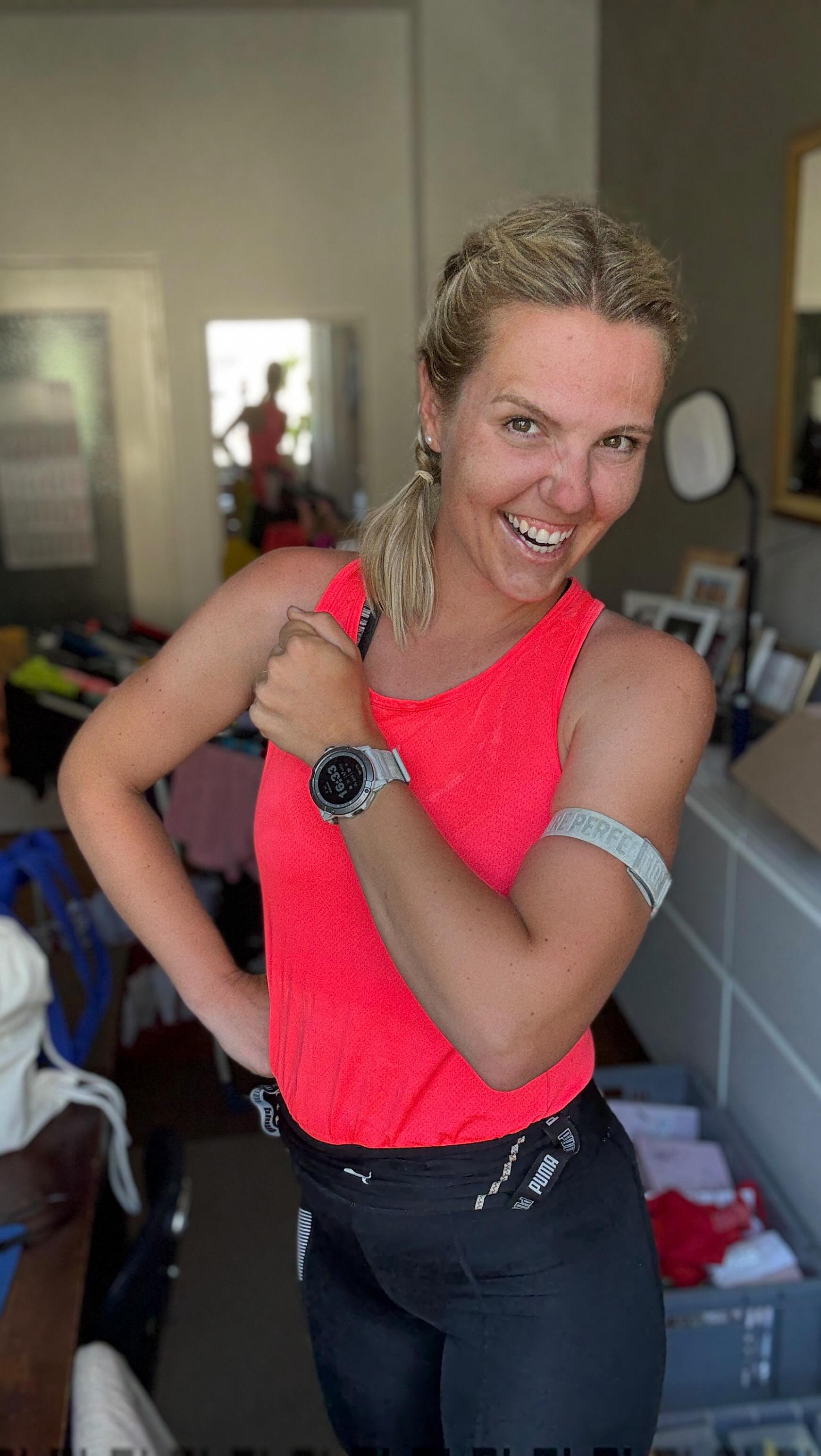 Instagram post by @runninggirl.joyce for COROS. Caption reads: [...] Laufgadget? Dann schau mal bei @coros_dach....