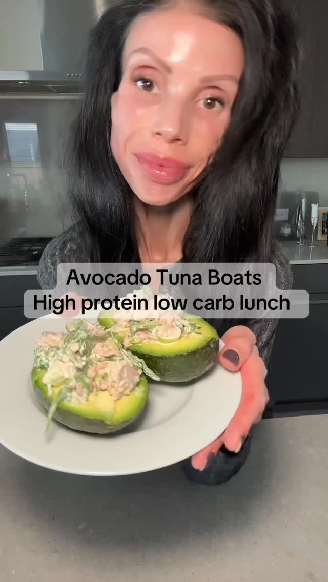 Instagram post by @healthyish_mommy for Safe Catch. Caption reads: High protein, keto lunch idea! No excuses not to....