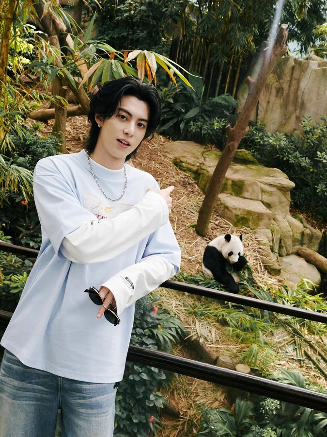 Instagram post by @dylan_wang_1220 for VisitSingapore. Caption reads: 📍City in....