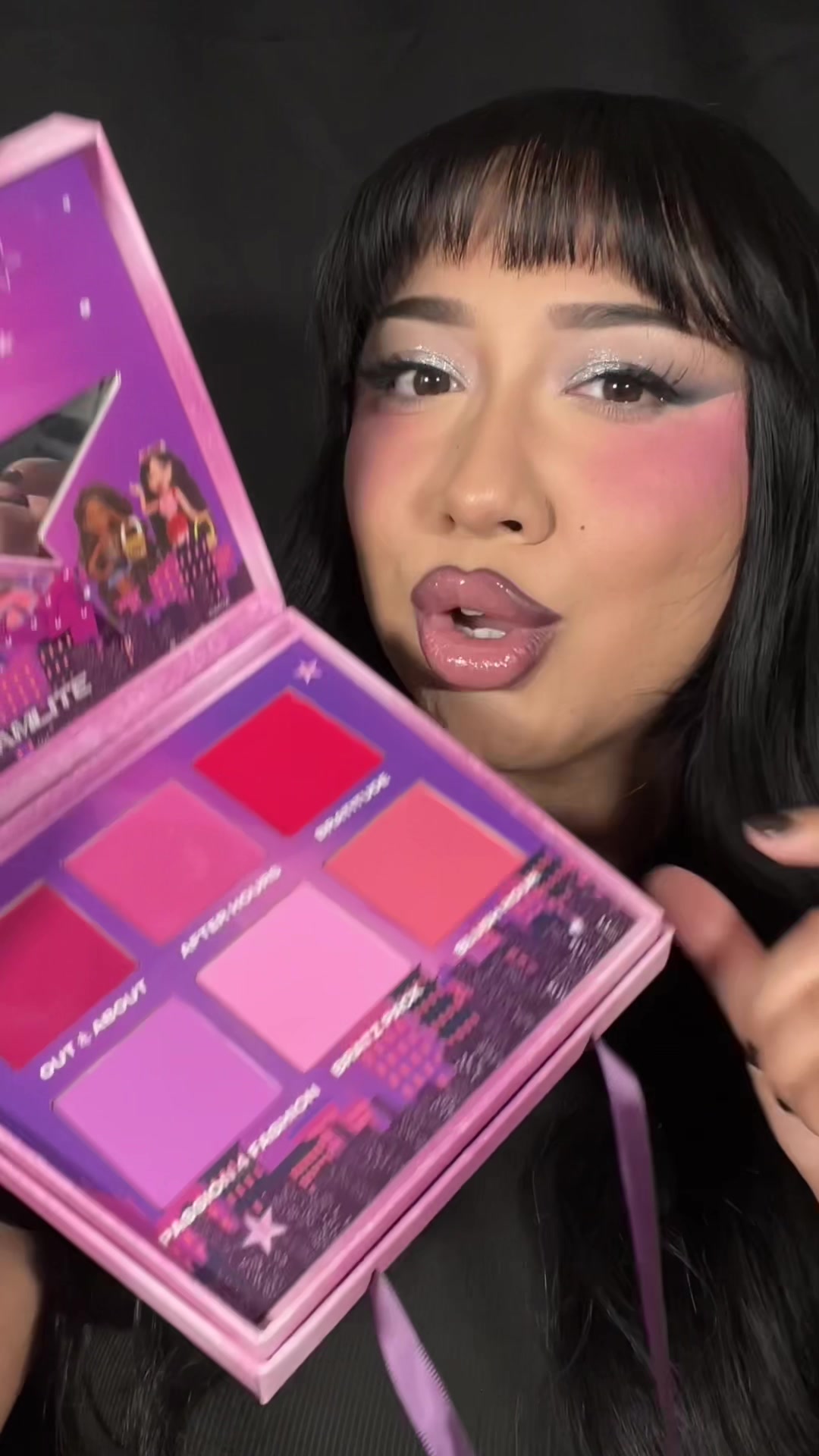 TikTok post by @eveysolorio for Glamlite. Caption reads: It’s soooo beautiful 😍 @Glamlite  #blush....