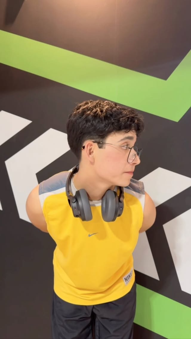 Instagram post by @angelr4ngel for SOUNDPEATS. Caption reads: #grwm para ir al gimnasio con @soundpeats.latam !....