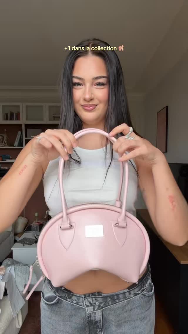 Instagram post by @carxmakeup for Acne Studios. Caption reads: Bah on adore ce rose.