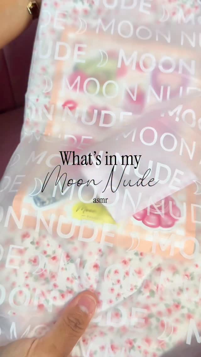 Instagram post by @danielasegami for Moon Nude. Caption reads: [...] in love with my hair tool bag from Moon....